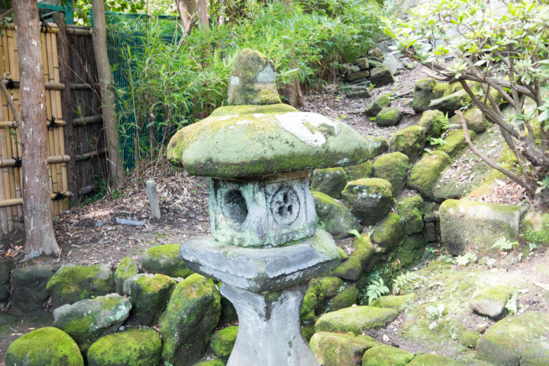杉本寺の石灯籠