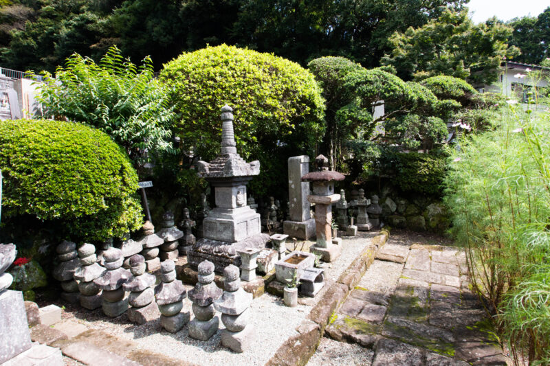 浄妙寺の足利尊氏の墓