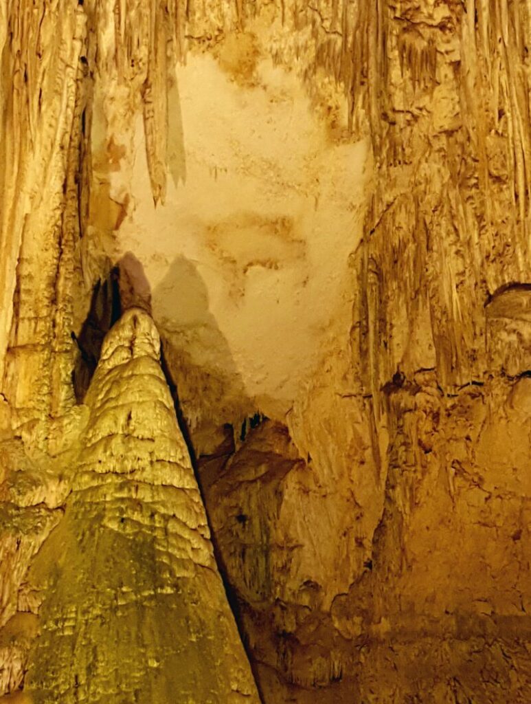 パレイドリア効果の一例.サルデーニャ島ネプチューン洞窟